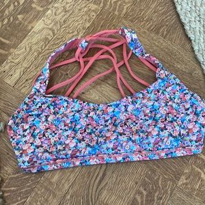 Lululemon free to be wild sports bra size 4